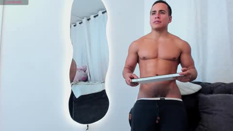 Snapshot of niklause_froid chatting on February 27, 12:10 am niklause_froid online show from February 27, 12:10 am