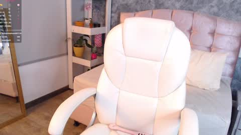 Snapshot of niko_robin chatting on December 3, 8:28 pm Niko Robin online show from December 3, 8:28 pm