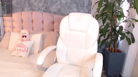 Snapshot of niko_robin chatting on February 10, 3:32 pm Niko Robin online show from February 10, 3:32 pm