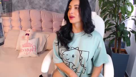 Snapshot of niko_robin chatting on February 19, 4:00 pm Niko Robin online show from February 19, 4:00 pm