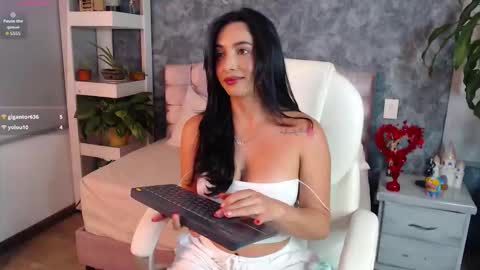 Snapshot of niko_robin04 chatting on February 15, 11:01 pm Niko Robin online show from February 15, 11:01 pm