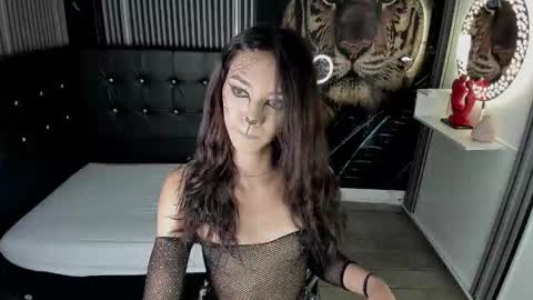 Snapshot of nikol_rang__ chatting on October 28, 8:22 pm Nikol Rang online show from October 28, 8:22 pm