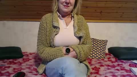 Snapshot of nikole111 chatting on January 12, 12:12 pm Nikole1 online show from January 12, 12:12 pm