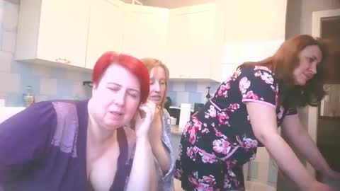 Snapshot of nikolettared chatting on January 27, 10:27 am Nikoletta online show from January 27, 10:27 am