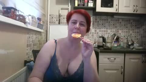 Snapshot of nikolettared chatting on February 1, 7:36 am Nikoletta online show from February 1, 7:36 am