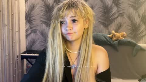 nikoli_naw online show from June 25, 8:02 pm