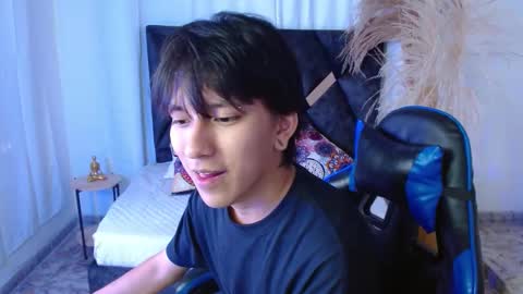 Snapshot of nikoo_18 chatting on February 14, 2:58 pm Niko online show from February 14, 2:58 pm