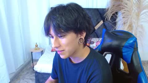 Snapshot of nikoo_18 chatting on February 25, 1:54 pm Niko online show from February 25, 1:54 pm