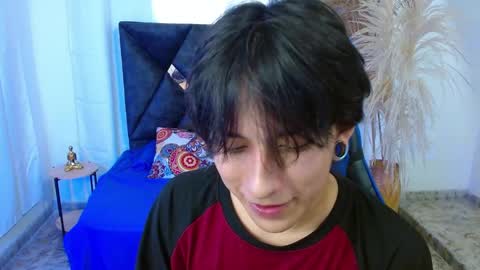 Snapshot of nikoo_18 chatting on April 6, 2:40 pm Niko online show from April 6, 2:40 pm