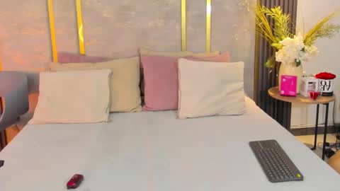 Snapshot of nikostone chatting on September 26, 6:17 am Niko Stone online show from September 26, 6:17 am