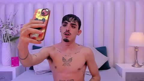 Snapshot of nikostone chatting on September 28, 5:46 am Niko Stone online show from September 28, 5:46 am