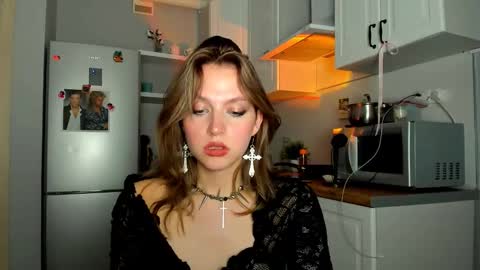 Snapshot of niky_jess chatting on February 10, 5:19 pm Veronica online show from February 10, 5:19 pm