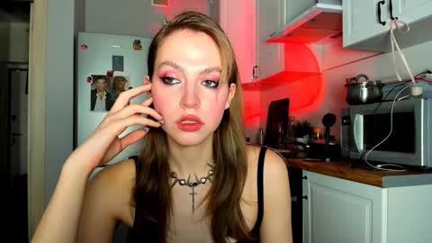 Snapshot of niky_jess chatting on February 18, 3:21 pm Veronica online show from February 18, 3:21 pm