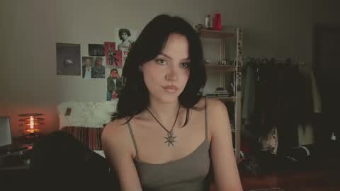 Snapshot of niky_jess chatting on April 13, 10:43 am Veronica online show from April 13, 10:43 am