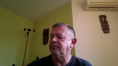 Snapshot of nikyo419 chatting on December 14, 12:43 pm nikyo419 online show from December 14, 12:43 pm