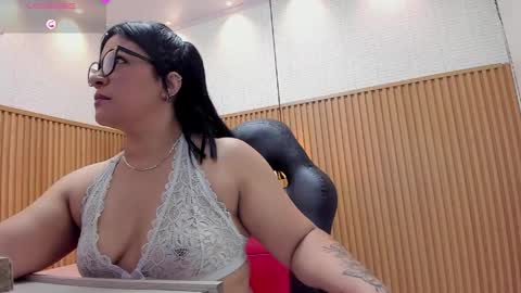 Snapshot of nikyrios chatting on April 15, 12:23 pm online show from April 15, 12:23 pm