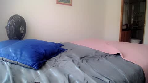 Snapshot of nila_kaia chatting on February 9, 7:52 pm nila online show from February 9, 7:52 pm
