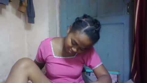 nilah online show from May 7, 7:36 am