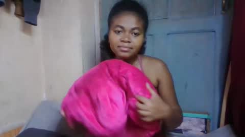 nilah online show from May 11, 5:02 am