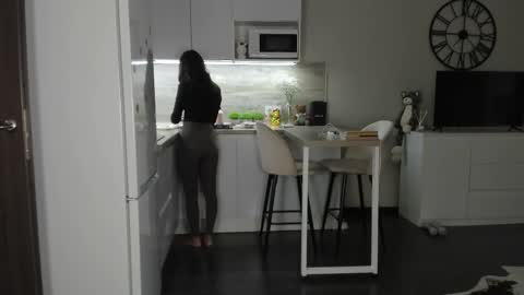 Bella online show from February 7, 1:37 pm