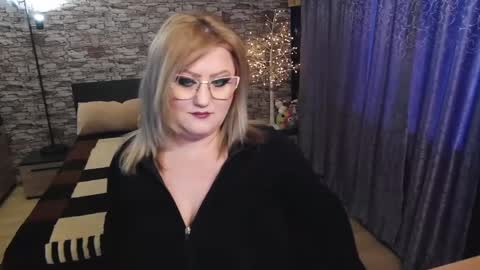 Blonde Nimpho online show from January 26, 11:28 am
