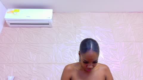 Snapshot of nina_bae_ chatting on April 19, 1:32 pm nina_bae_ online show from April 19, 1:32 pm