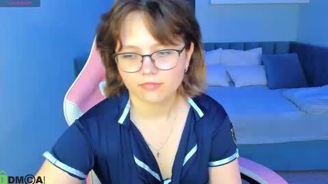 nina lunaa online show from September 9, 8:14 am