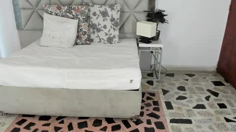  Nina  online show from September 27, 8:25 pm