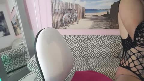 Snapshot of nina_smalls chatting on October 30, 12:28 pm Nina online show from October 30, 12:28 pm