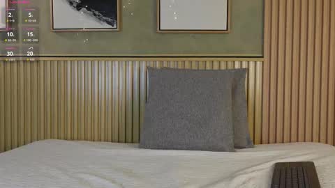 NINA online show from December 19, 1:07 pm