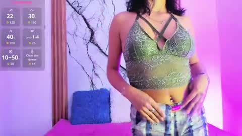 Snapshot of nina_vixen_hh chatting on July 21, 4:31 pm Nina online show from July 21, 4:31 pm