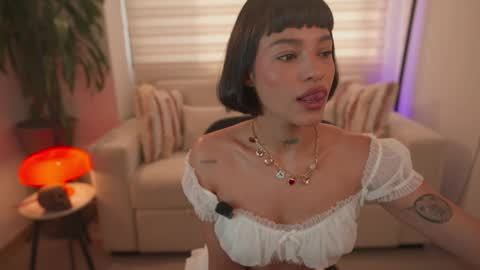 Snapshot of ninaa_sky chatting on April 19, 12:15 pm online show from April 19, 12:15 pm