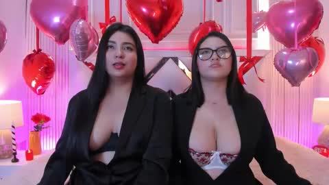 Snapshot of ninablooms01 chatting on February 15, 6:21 am Nina online show from February 15, 6:21 am