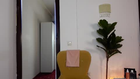 NinaCrystal online show from February 10, 8:40 am