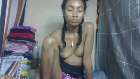 ninaeaa online show from March 12, 9:32 pm