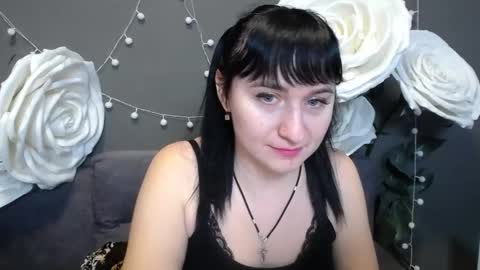 ninaflawlees online show from November 23, 1:00 pm