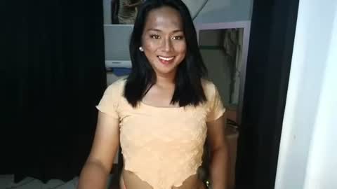 Snapshot of ninaliciousness chatting on October 23, 1:38 am Nina online show from October 23, 1:38 am