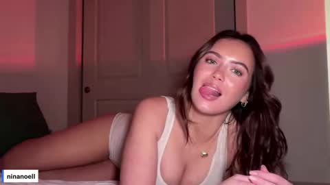 Snapshot of ninanoell chatting on February 19, 12:39 am Nina online show from February 19, 12:39 am