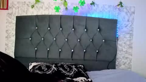 ninasky19 online show from March 28, 9:25 pm