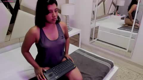 ninaspence online show from April 25, 11:46 am