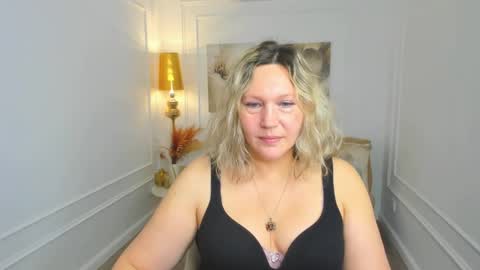 ninastarle online show from May 3, 4:40 am
