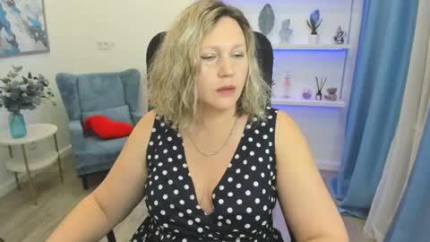 ninastarle online show from May 9, 11:37 am