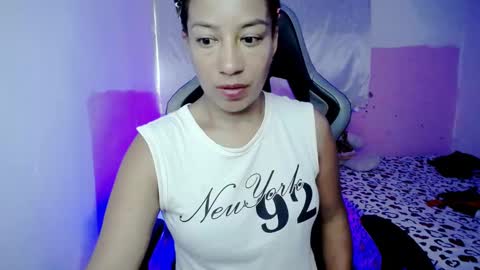 ninatinydoll1 online show from February 20, 5:18 pm