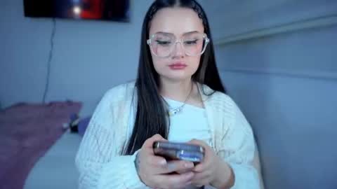 Snapshot of ninavolkov chatting on July 1, 9:25 pm ninavolkov online show from July 1, 9:25 pm