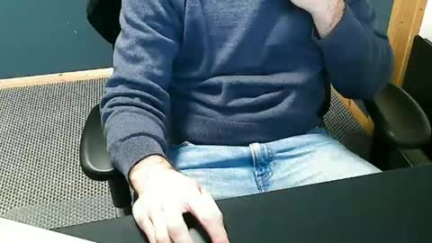 Snapshot of nineinches2222 chatting on December 9, 9:49 am Nineinches online show from December 9, 9:49 am