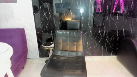 Snapshot of nini_beyker chatting on February 14, 1:30 pm nini_beyker online show from February 14, 1:30 pm