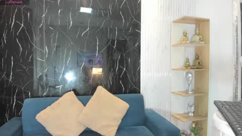 Snapshot of nini_beyker chatting on March 28, 12:27 pm nini_beyker online show from March 28, 12:27 pm