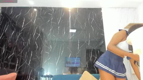 nini_beyker online show from May 11, 1:06 pm