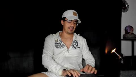 Snapshot of nipsfetich chatting on December 3, 12:02 am Steven online show from December 3, 12:02 am
