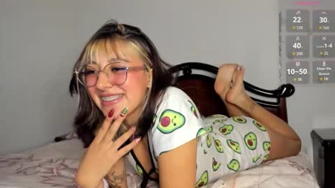 Snapshot of nirit3183 chatting on December 2, 9:10 pm Daph J online show from December 2, 9:10 pm